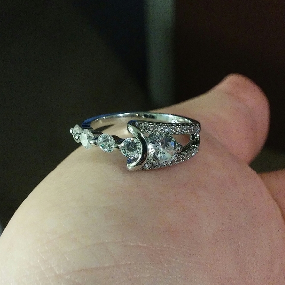 14k WG/Silver Cross Over Journey Diamond Ring sz 7